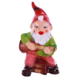 Gnome with guitar